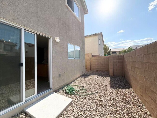 Building Photo - Spacious 2-story home located in a convenient Las Vegas gate community