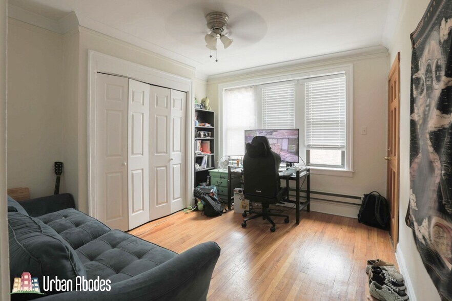 Building Photo - 816 W Cornelia Ave