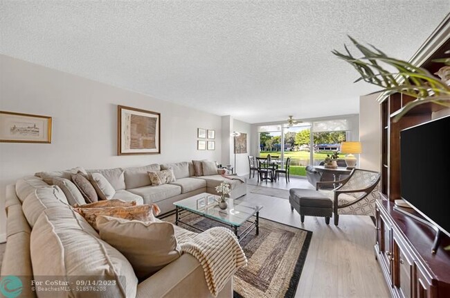 Building Photo - 3611 Oaks Clubhouse Dr