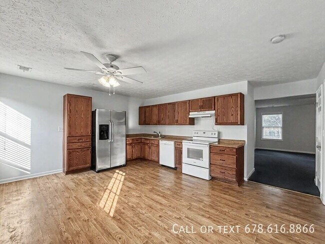 Building Photo - 560 Lee Byrd Rd