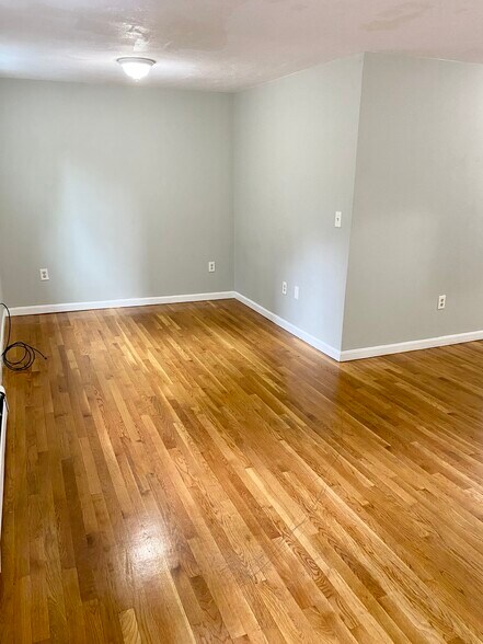 Building Photo - 75 7th St