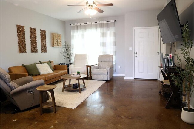 Building Photo - 4619 Senda Ln