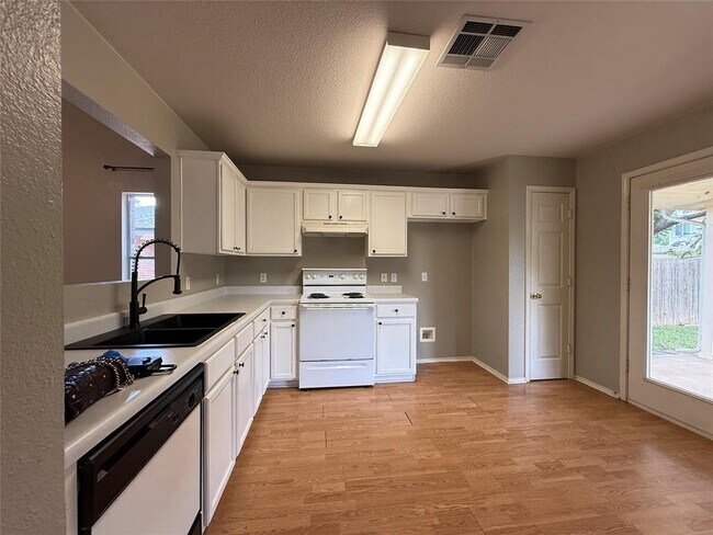 Building Photo - 2120 Jester Farms Rd