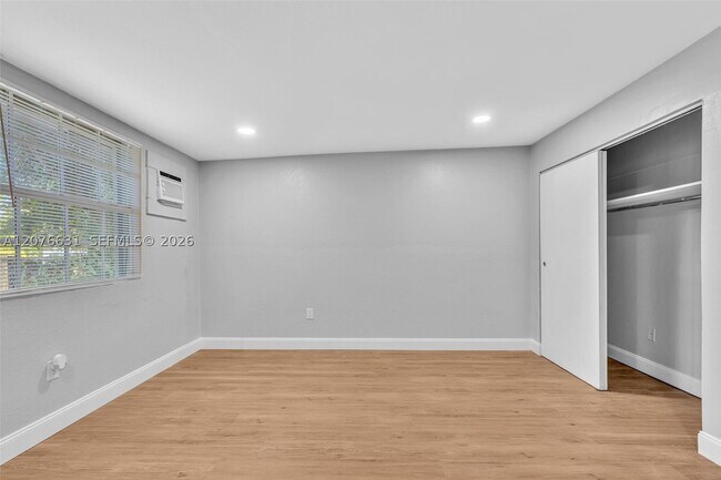 Building Photo - 163 NW 40th St