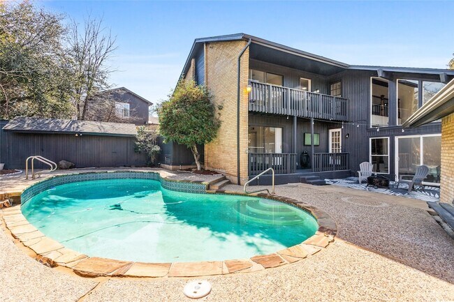 Building Photo - 3210 Coronado St