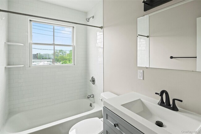 Building Photo - 269 Bayville Ave