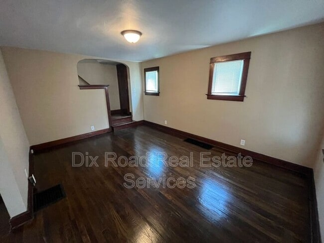 Building Photo - 2556 Freeman Ave