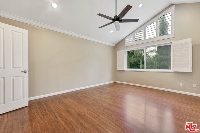 Building Photo - 11040 Salt Lake Ave