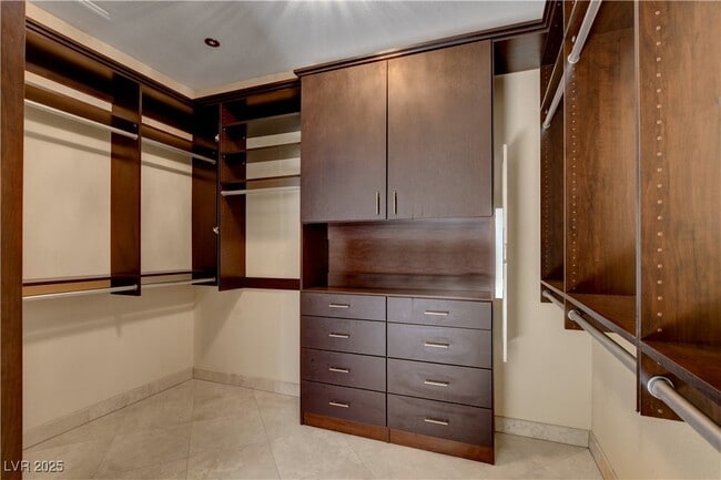 Building Photo - 493 Grassrange Ln