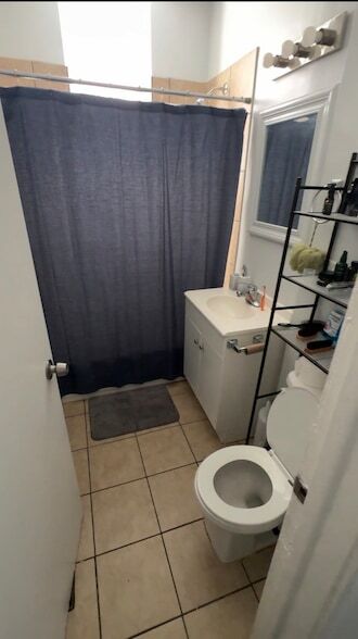 Building Photo - 822 N Lawndale Ave