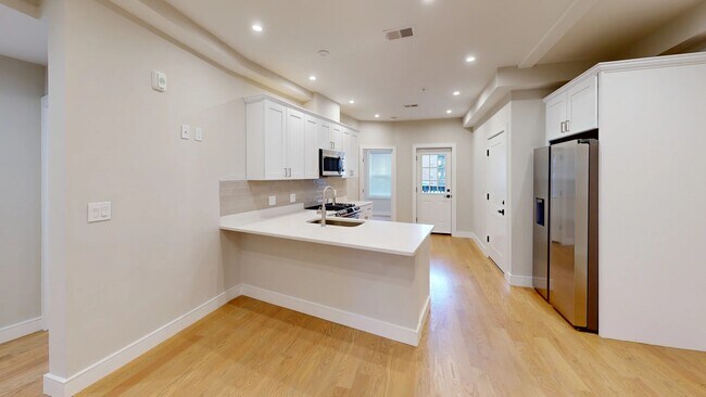 Building Photo - 162 Allston St