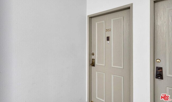 Building Photo - 5845 Doverwood Dr