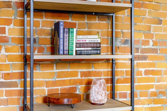 Building Photo - 1180 N High St