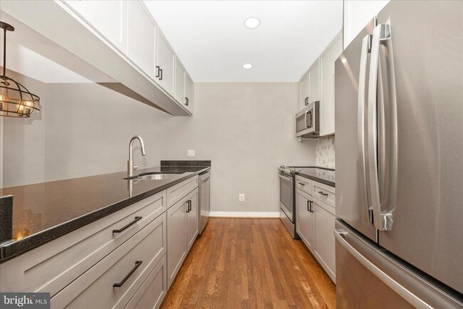 Building Photo - 6976 Meadowpoint Terrace