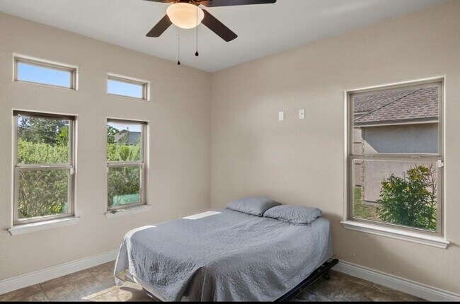 Building Photo - 112 Red Cloud Trl