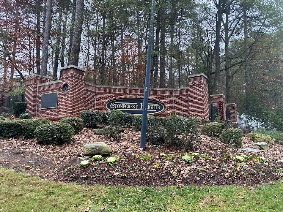 Building Photo - 2858 Parkway Close