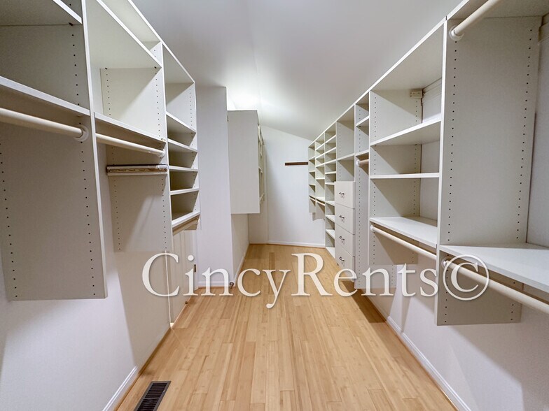 Building Photo - 7716 Creekwood Ln
