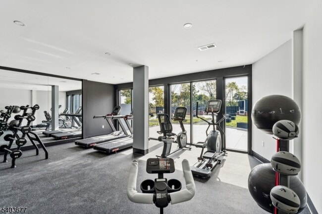 Building Photo - 140 W Webster Ave