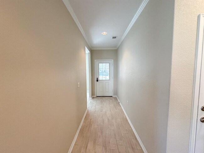 Building Photo - 100 Sunbird Ct