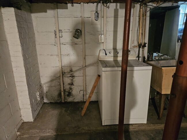 Building Photo - 4213 Spokane Ave