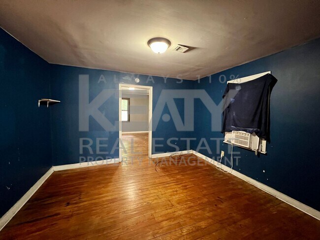 Building Photo - COMING SOON! 3 Bedroom, 2 Bathroom Home of...