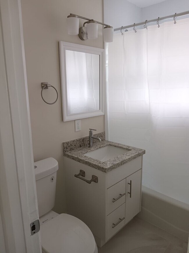 Building Photo - 702