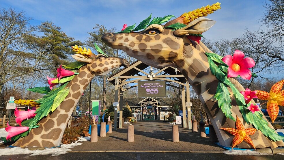 Building Photo - 55 Lakeview St