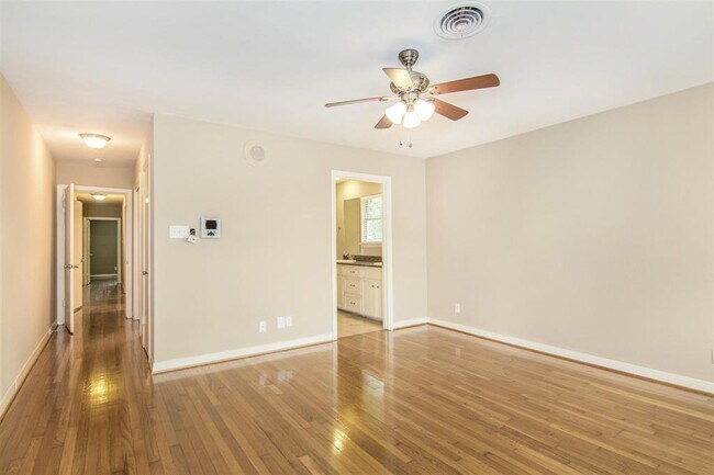 Building Photo - 9115 Highcrest Dr