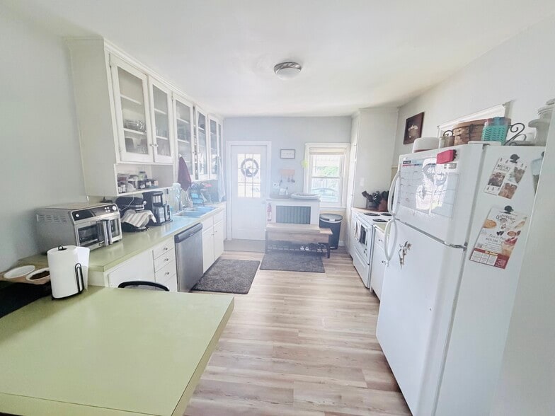 Sunny Kitchen - 4840 Horseshoe Pike