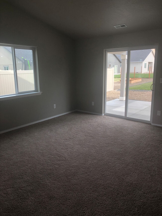 Building Photo - Newer Construction For Rent