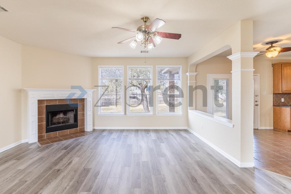 Building Photo - 498 Crossland Dr