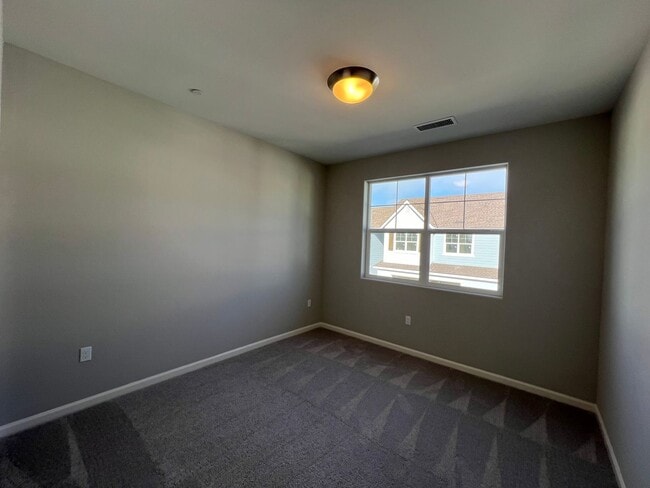 Building Photo - 4/2.5 GORGEOUS Townhome in Minden!