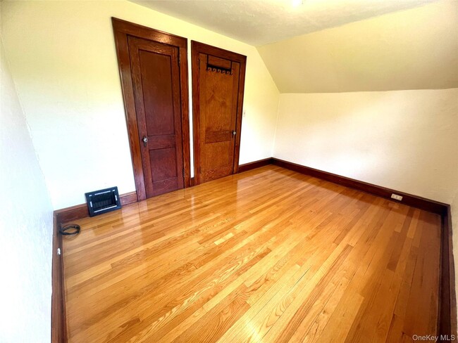 Building Photo - 950 NY-17M