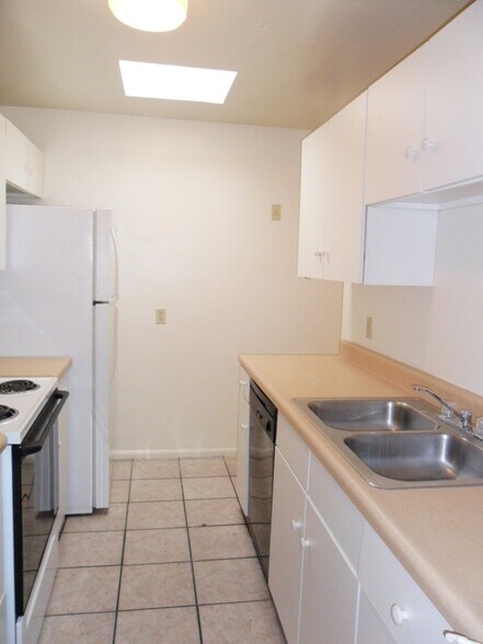 Building Photo - 1422 E Lee St