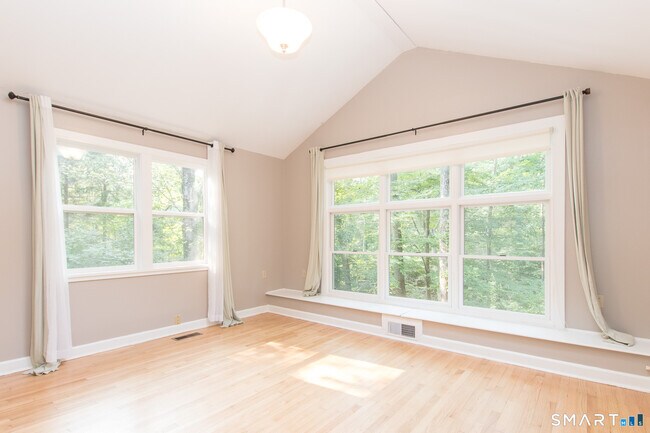 Building Photo - 211 New Canaan Rd