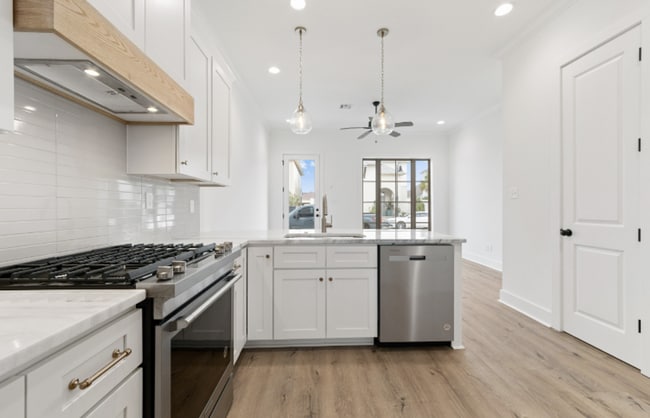 Building Photo - FOR RENT in SUGAR MILL POND!