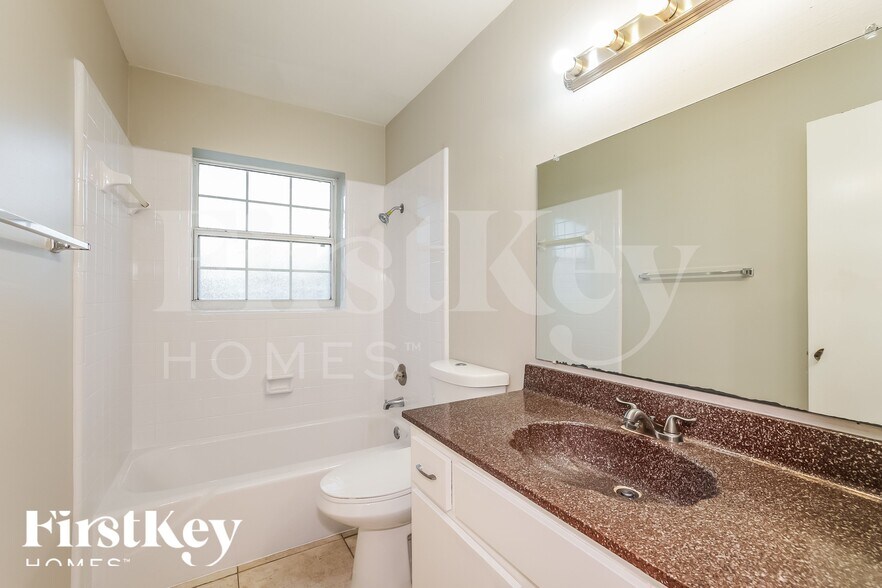 Building Photo - 1802 Ridgecrest St