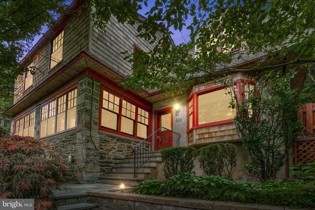 Building Photo - 626 Lakeside Ave