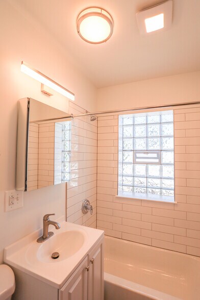 Building Photo - 4415 N Hamilton Ave