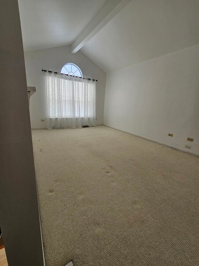 Building Photo - 1327 Sugar Ct