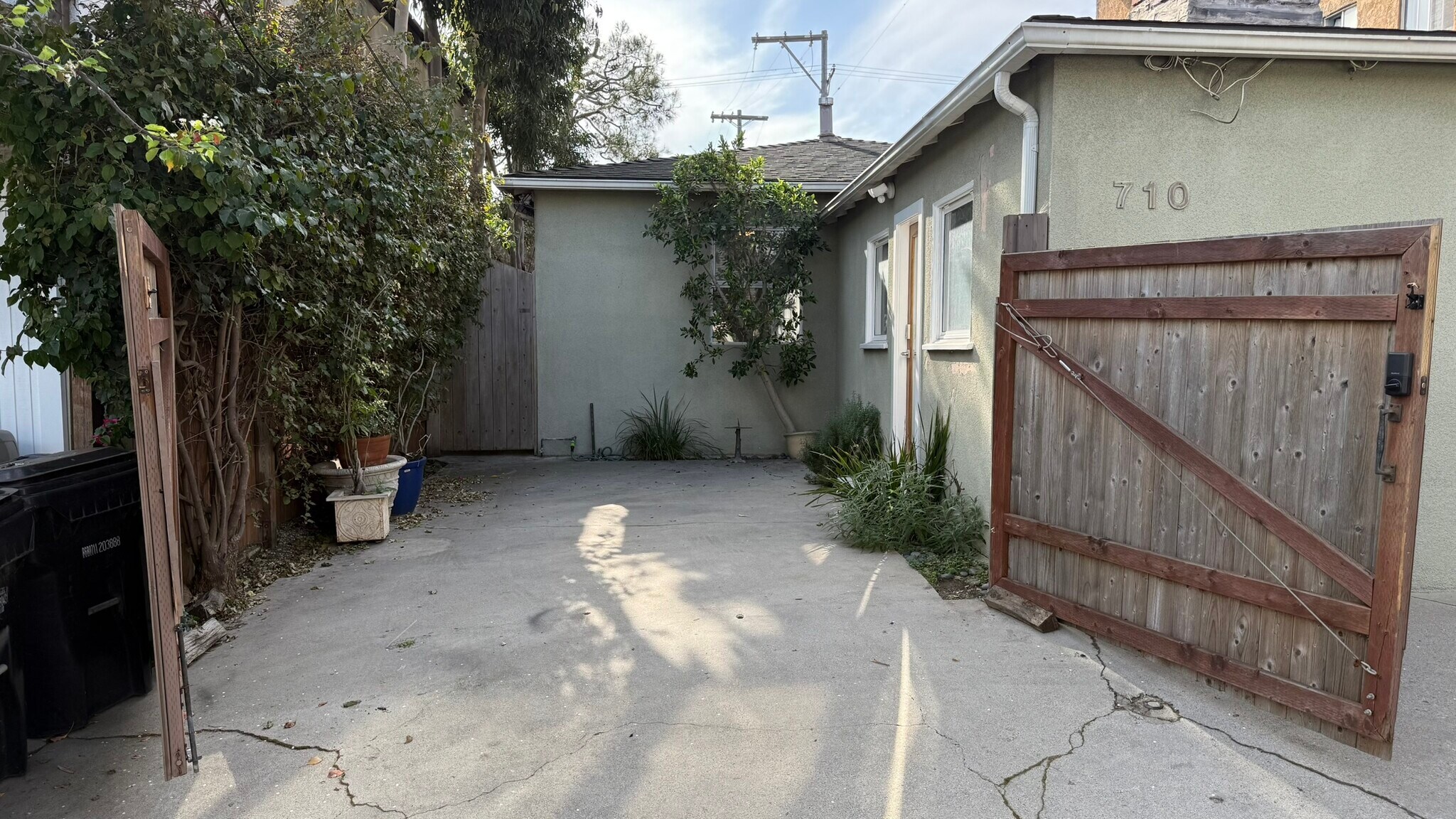 Private Gated Driveway - 710 Pacific Avenue