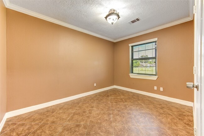 Building Photo - 9922 Carmalee St