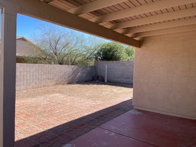 Building Photo - Freshly painted 4Bdm 2Ba Home, in a well desired location! will not last long!