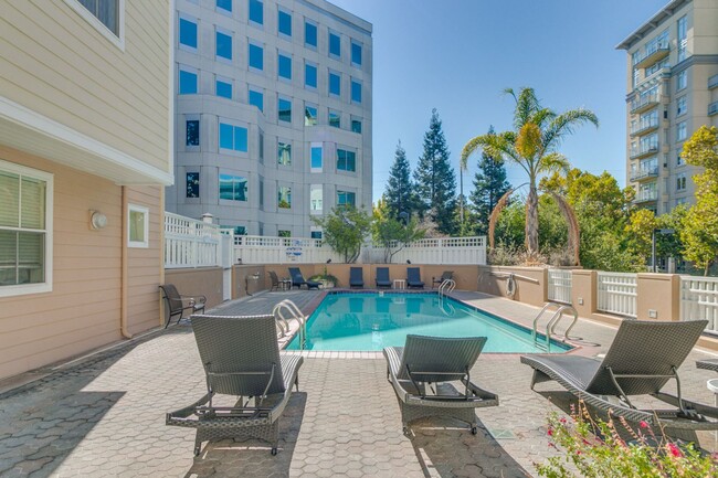 Building Photo - 550 Ortega Ave Apt B421 Awesome Penthouse ...