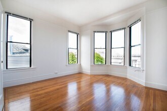 Building Photo - Union Street - Spacious & Bright Top Floor, Corner Unit