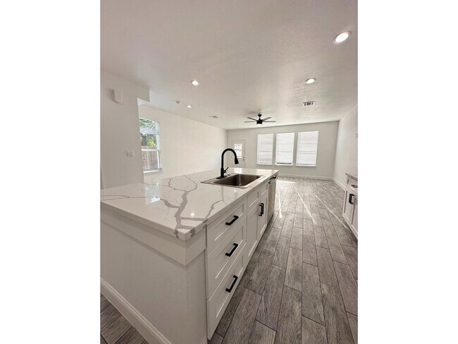 Building Photo - 7710 Darnay Dr