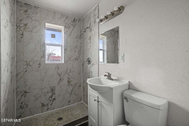 Building Photo - 5316 Saxon Dr