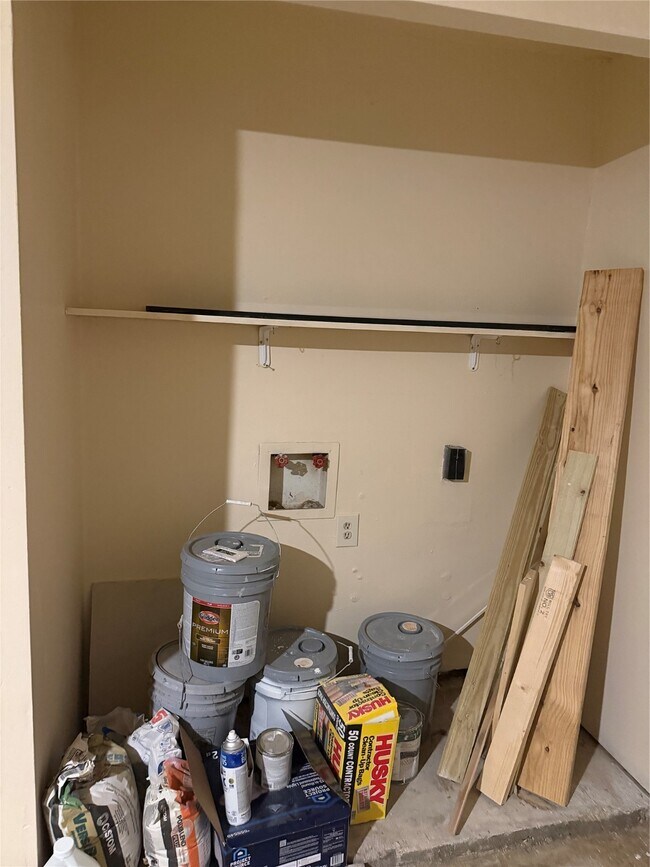 Building Photo - 9 Dewthread Ct