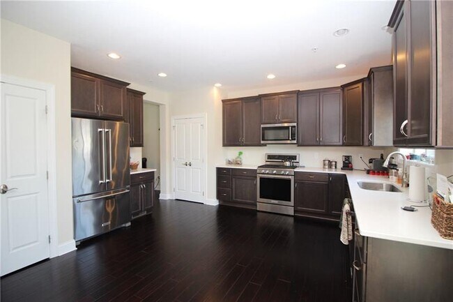 Building Photo - 102 Chapel Harbor Dr