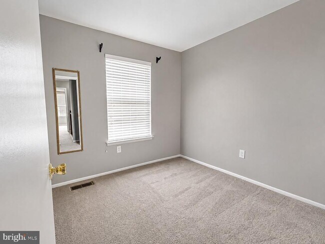Building Photo - 3811 Glenview Terrace